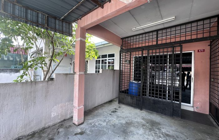 TERES SETINGKAT DI TAMAN AMAN MAMBANG DIAWAN UNTUK JUAL RM165K